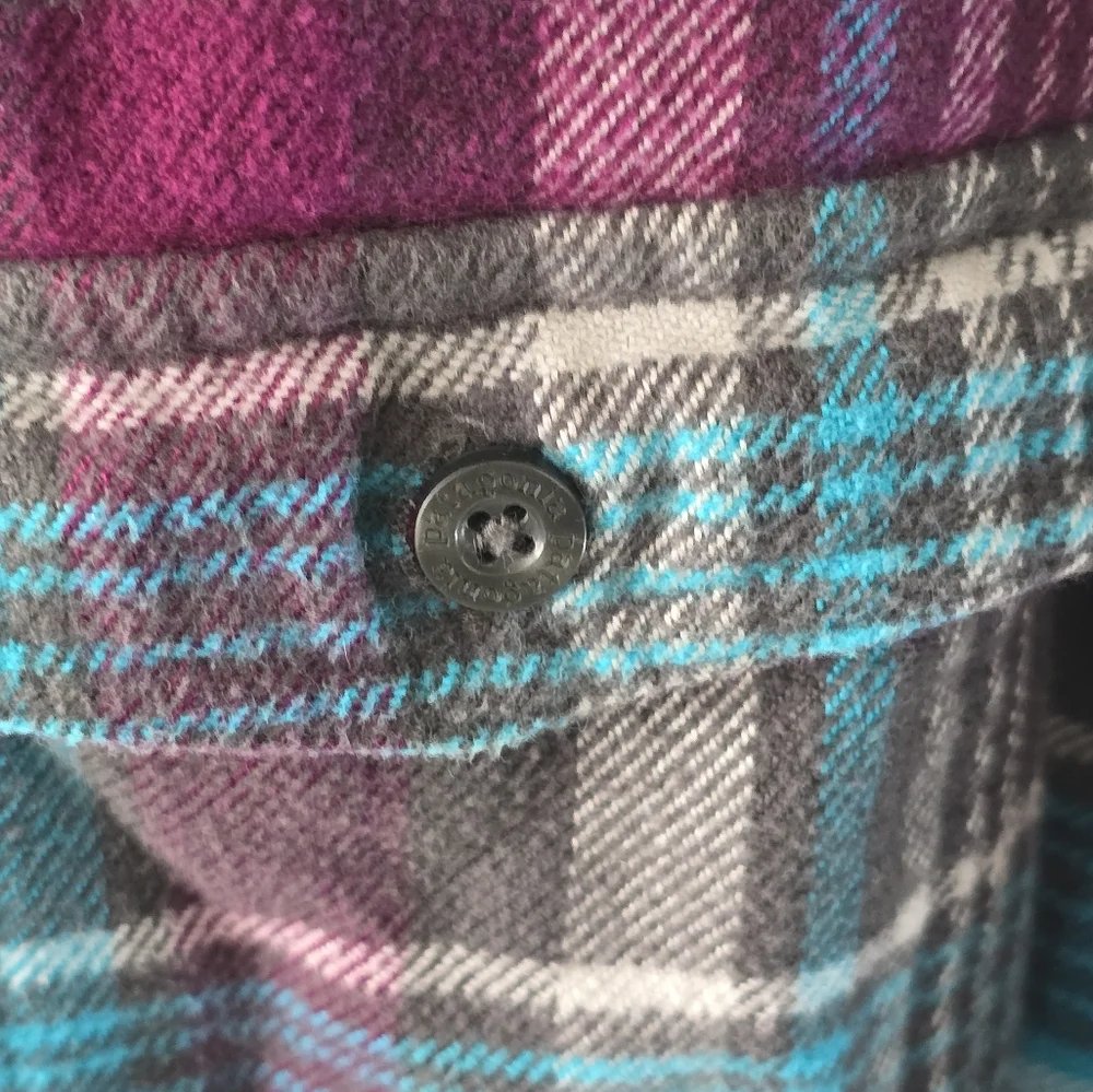 Patagonia Plaid Long Sleeve Button down Shirt  Size 10 - Picture 2 of 5